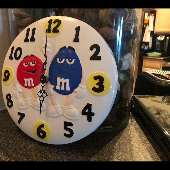 $$ SOLD $$ Vintage Official Mars M & M Clock - Picture 4 of 8